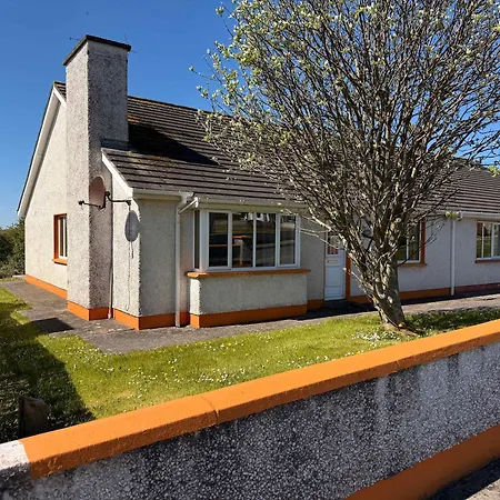 3 Bedroom Coastal Retreat By Travel Lets Homes Near Beaches & Surf *