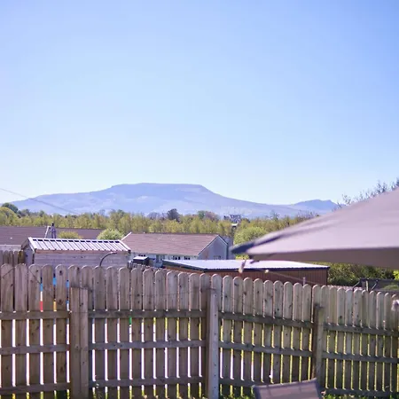 3 Bedroom Coastal Retreat By Travel Lets Homes Near Beaches & Surf