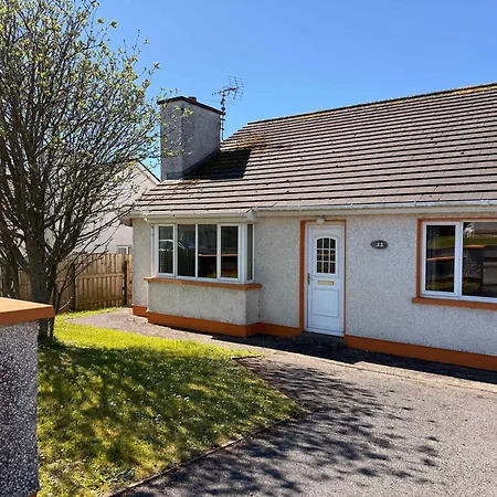 3 Bedroom Coastal Retreat By Travel Lets Homes Near Beaches & Surf *