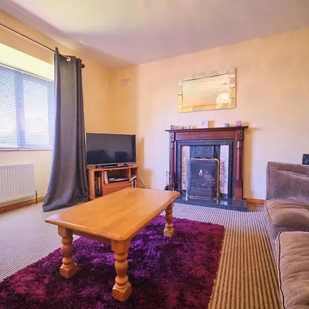 3 Bedroom Coastal Retreat By Travel Lets Homes Near Beaches & Surf