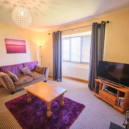 3 Bedroom Coastal Retreat By Travel Lets Homes Near Beaches & Surf