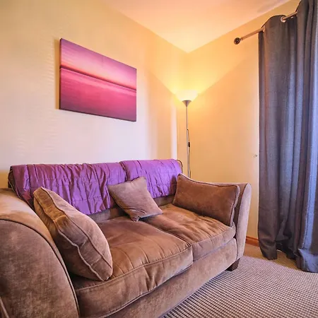3 Bedroom Coastal Retreat By Travel Lets Homes Near Beaches & Surf