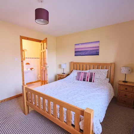 3 Bedroom Coastal Retreat By Travel Lets Homes Near Beaches & Surf Casa vacanze Bundoran