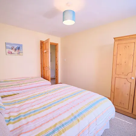 3 Bedroom Coastal Retreat By Travel Lets Homes Near Beaches & Surf Ferienhaus Bundoran