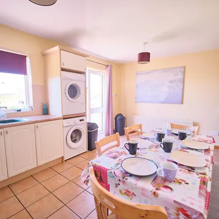 Casa vacanze 3 Bedroom Coastal Retreat By Travel Lets Homes Near Beaches & Surf Bundoran