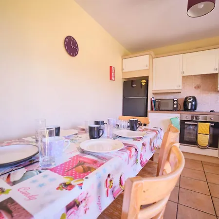 3 Bedroom Coastal Retreat By Travel Lets Homes Near Beaches & Surf Casa vacanze *